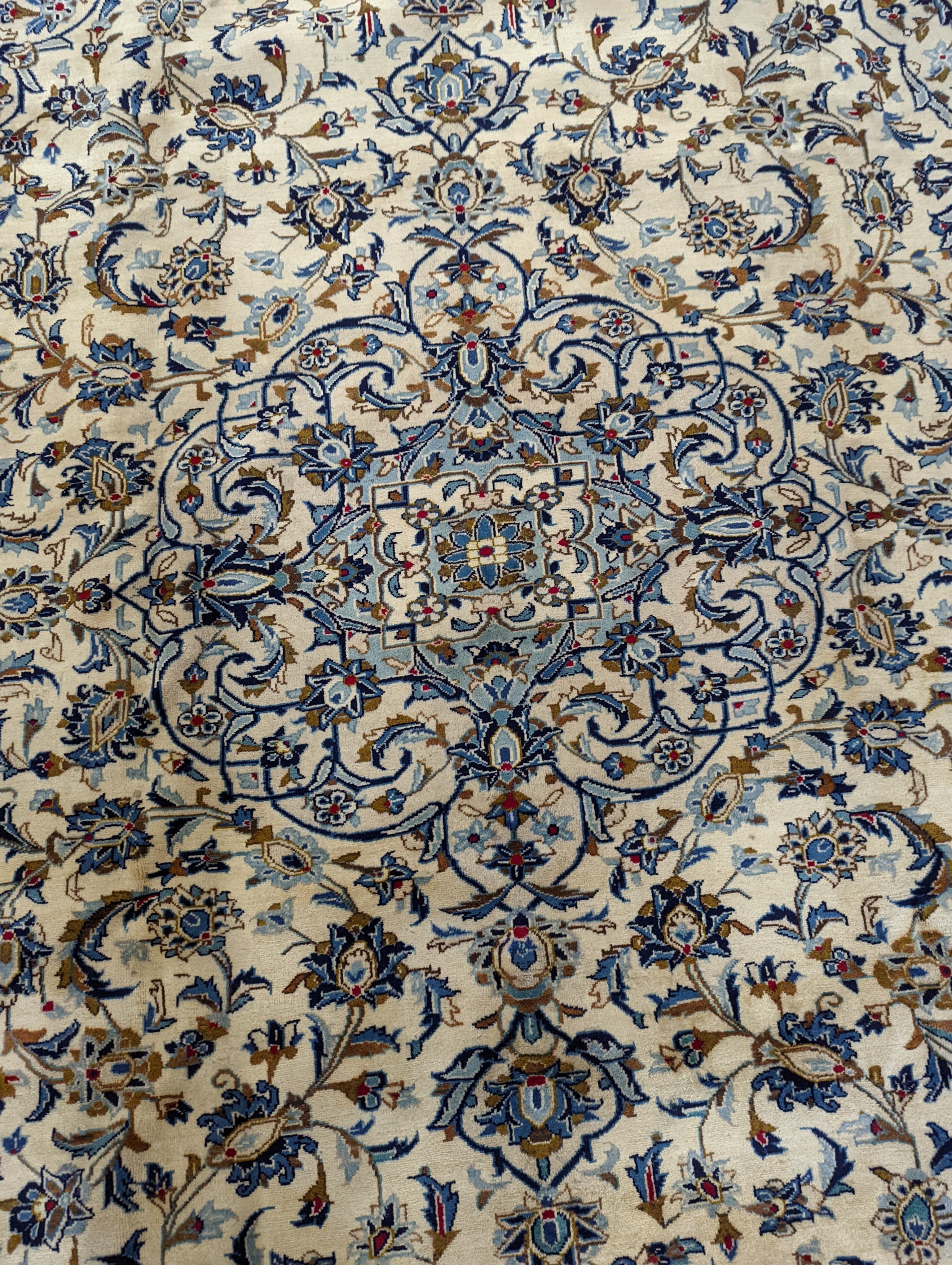 A Kashan carpet, 338 x 247cm